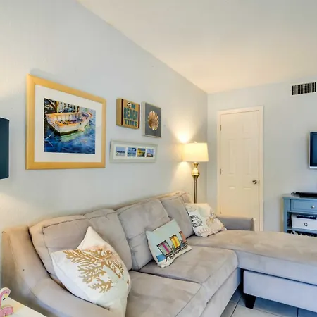 St Pete Beach Condo With Pool, 5 Min Walk To Beach!